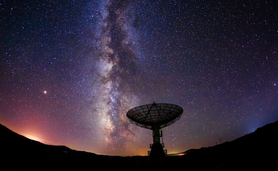 Radio telescopes and the Milky Way at night