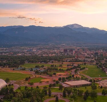 hlcom_office-mobile-banner-colorado-springs_shutterstock_1803502894 Colorado Springs - Mobile banner